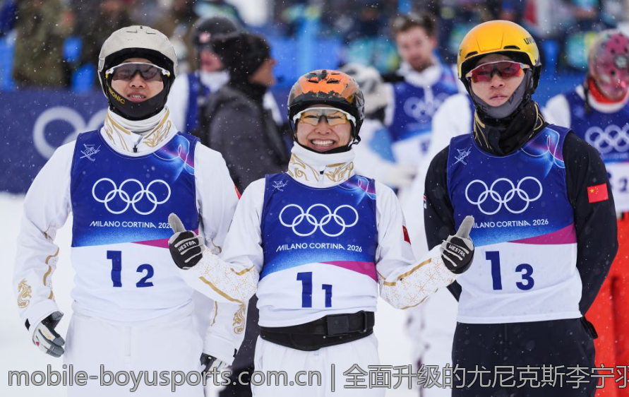 全面升级的尤尼克斯李宁羽毛球拍2026新品助你战胜对手
